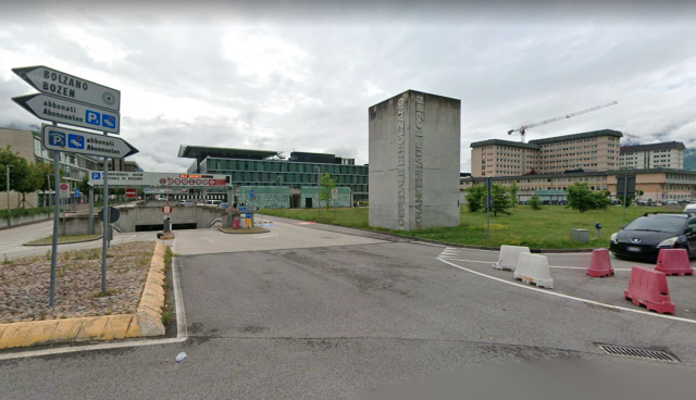 Bimbo di 3 anni cade dalla finestra al terzo piano: l'incidente a Bolzano