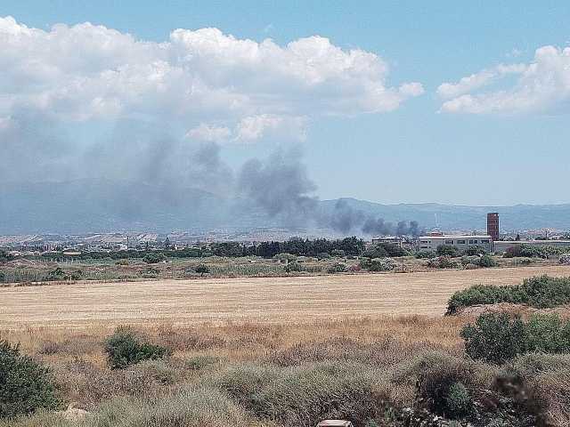Incendio a Quartucciu: in fiamme sterpaglie e rifiuti in località Pill'e matta