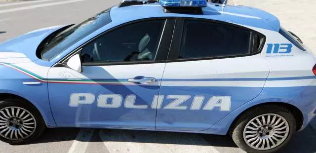Cagliari, sorpreso a rubare dentro l'auto in sosta in viale Trieste: arrestato