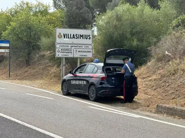 Villasimius, ruba souvenir in argento e scappa: arrestato 41enne