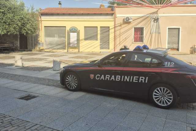 Siurgus, spari ad altezza d'uomo contro la porta di casa di un 35enne ai domiciliari