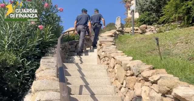 Un residence abusivo davanti alla spiaggia a Porto Cervo: maxi evasione da 12 milioni (Video)