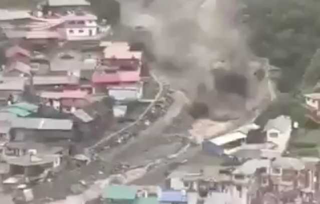 Piogge monsoniche, inondazioni e frane in India: morti e dispersi (Video)