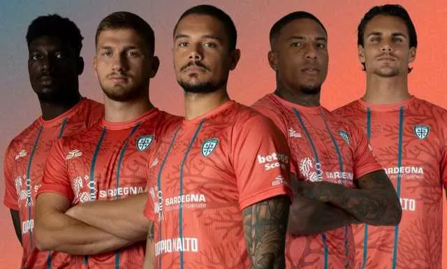 Ecco la quarta maglia del Cagliari, i rossoblù la indosseranno contro il Parma