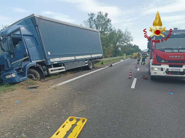 Tir si schianta su camper in panne: morta una bambina di otto anni 