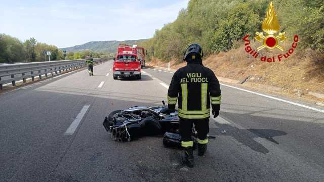 Orune, centauro perde il controllo della moto sulla 131 dcn: interviene l'elisoccorso