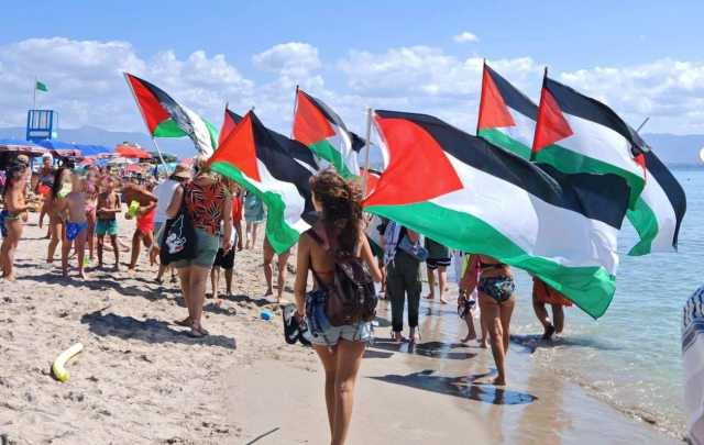 Bandiere Palestina Al Poetto