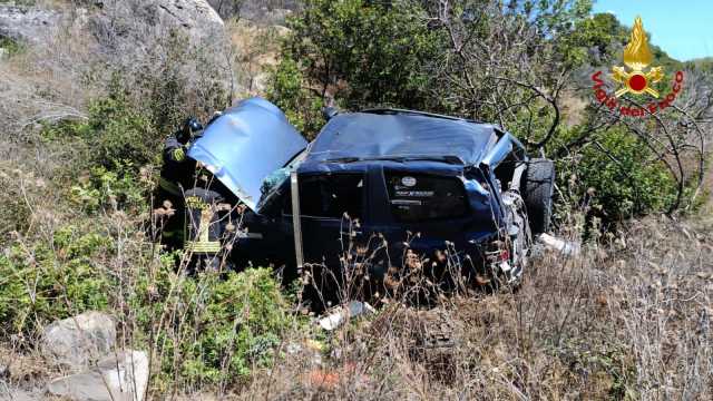 Incidente stradale nelle campagne di Orani: auto esce fuori strada e si ribalta più volte