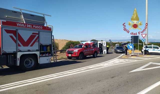 Capoterra, autoarticolato si ribalta sulla 195: l'incidente nel pomeriggio