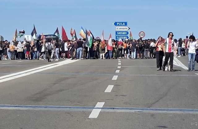 Cagliari, manifestanti bloccano la statale 195 verso Pula (Video)