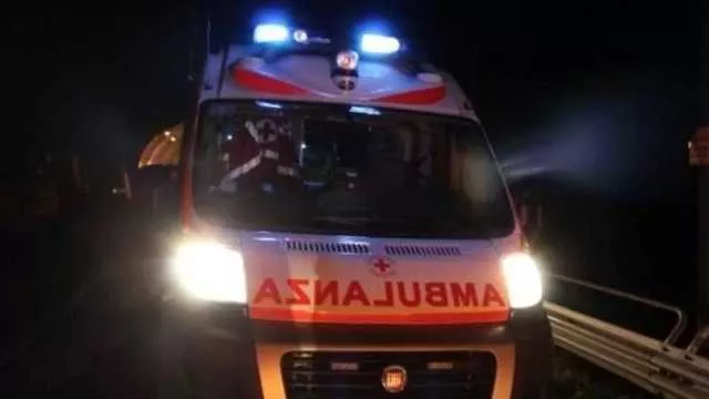 Attira una donna con un falso lavoro e la tiene prigioniera un mese: arrestato 60enne 