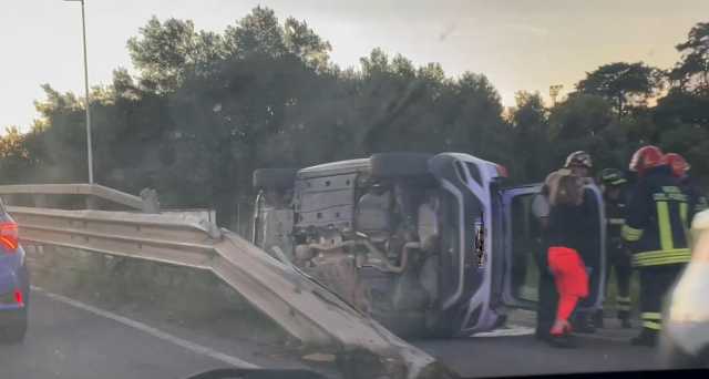 Auto Ribaltata Via Delle Serre Quartucciu, auto si ribalta in via delle Serre in direzione Cagliari (VIDEO)