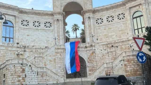 Bandiera russa al Bastione di Cagliari, Radicali: 