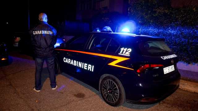 Piacenza, accoltella il compagno dell’ex fidanzata e poi si dà fuoco: 32enne in fin di vita