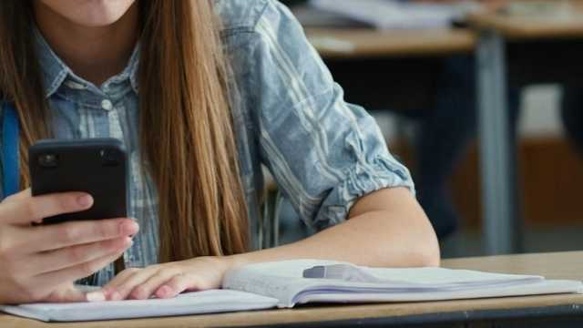 Violenze su una bambina di 12 anni pubblicate nelle chat: arrestati due minorenni e un 18enne 