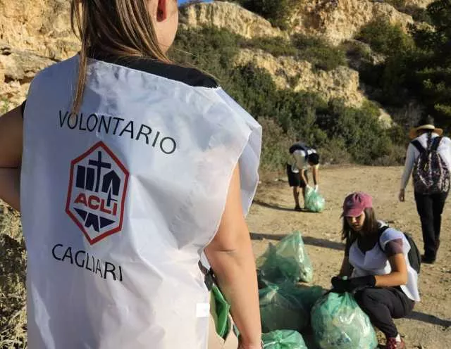 Pulizia Calamosca Ottobre23 3 Cagliari, i volontari ripuliranno la spiaggia di Giorgino: