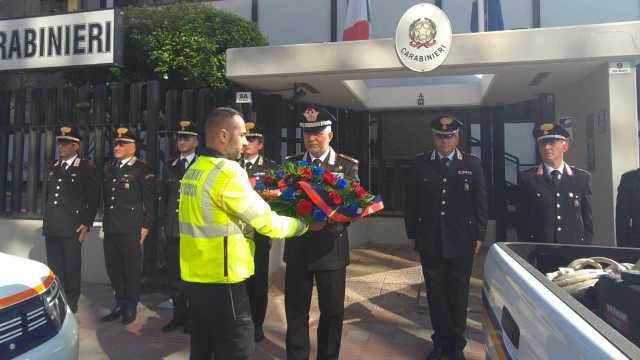 Sirene accese per i carabinieri morti in un esplosione, anche a Cagliari il ricordo (VIDEO)