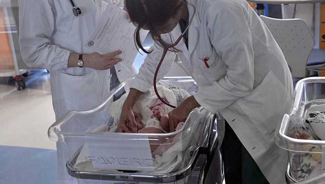 L'Isola senza figli, la Sardegna è la regione con il calo più intenso di nascite