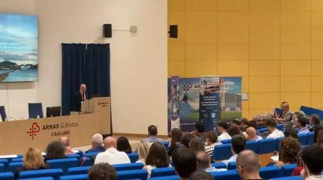 Photo 6039688629635976315 Y