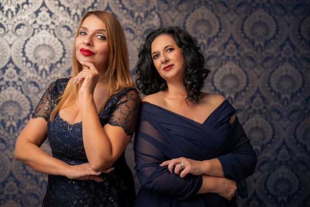 Alessia Ghisoni E Cinzia Murgia A Cagliari le preselezioni di Miss Mondo: centinaia le iscrizioni da tutta l'Isola