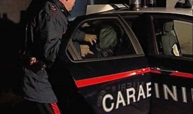 Dalla Sardegna a Roma, pugni e calci alla moglie nel B&b: arrestato un uomo 
