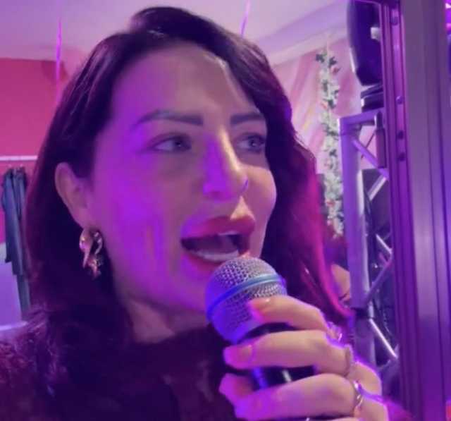 IMG 9349 A Sassari arriva l'influencer napoletana Veryesasy: centinaia di fan bloccano le strade (Video)