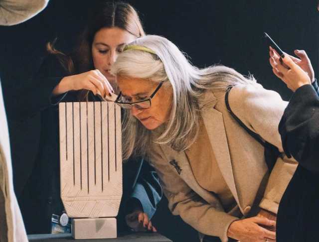 PHOTO 2025 11 03 11 14 19 Le opere di Pinuccio Sciola alla Flashback Art Fair, il figlio: