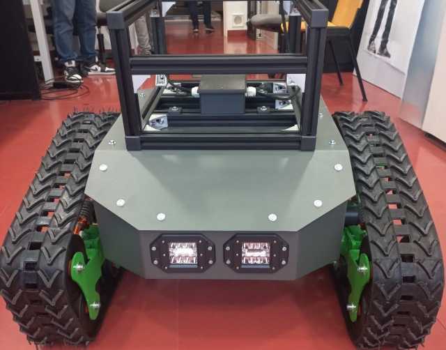 Al Crs4 un robot per l’agricoltura digitale: emulerà l'esperto che perlustra i campi coltivati