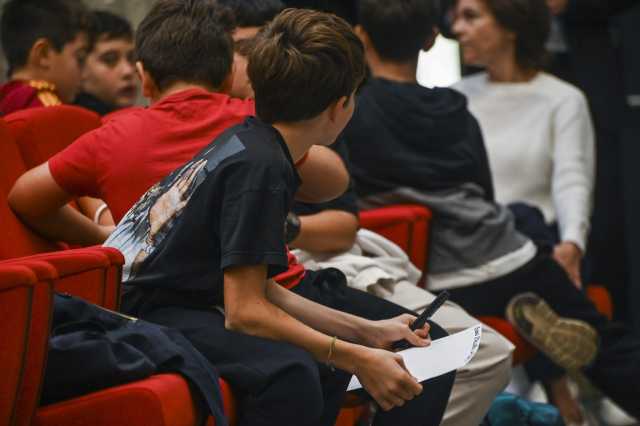 Cade il divieto sull’educazione sessuale alle medie: corretto l’emendamento della Lega