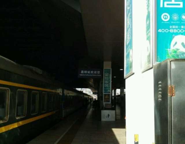 Incidente in Cina, treno investe una squadra di operai che lavorano: 11 morti