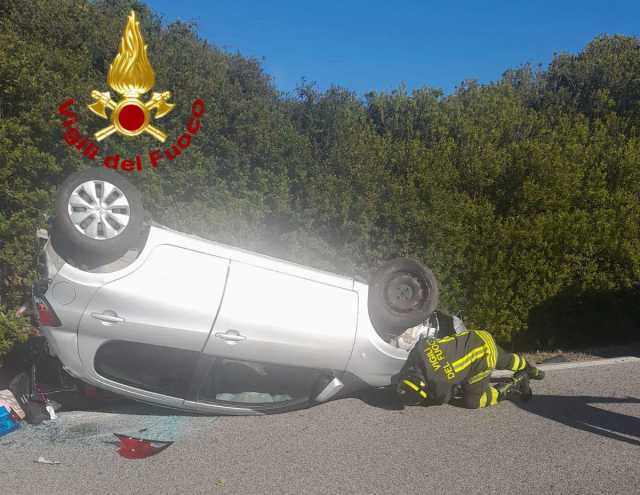 Orotelli, perde il controllo dell'auto e si ribalta: l'incidente sulla 131