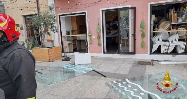 Paura a Olbia, esplosione in un ristorante in centro: due feriti 