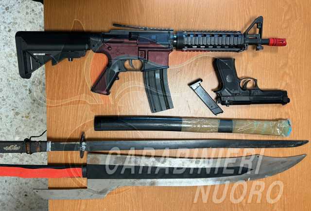 Onanì, in casa aveva una katana, una spada 