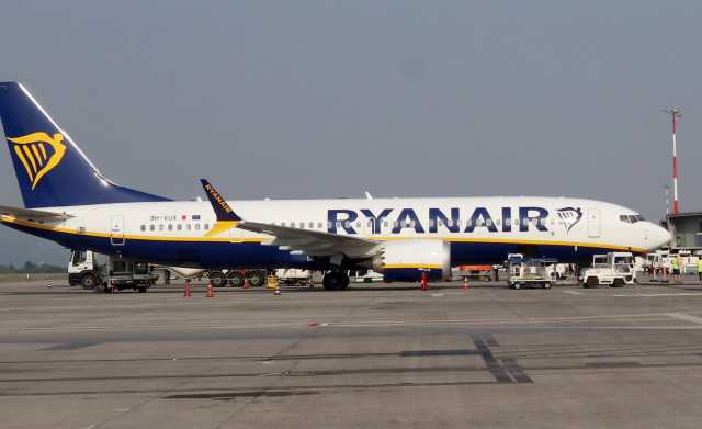 Il volo Ryanair da Cagliari a Pisa parte con 8 ore di ritardo: 