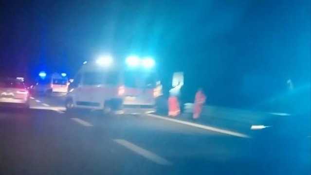 5902380530932583487 Attraversa la statale 131 a piedi: uomo investito nella notte a Sestu