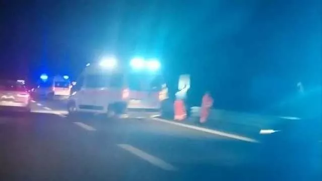 5902380530932583487 Attraversa la statale 131 a piedi: uomo investito nella notte a Sestu