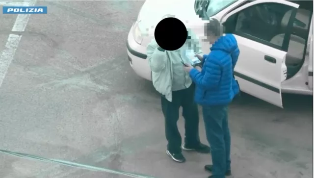 Sorpreso mentre si fa consegnare 15mila euro da un anziano: arrestato truffatore a Sassari (video)