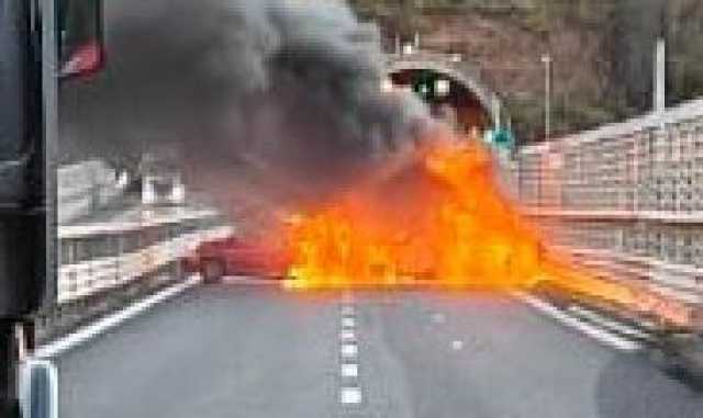 Assalto a un portavalori in Calabria: auto in fiamme e chiodi per strada, rubati 2 milioni