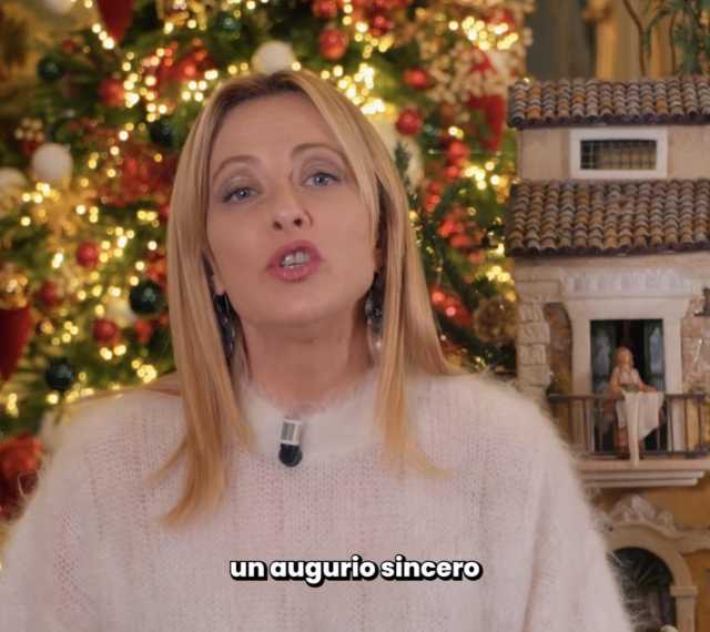 Giorgia Meloni e gli auguri agli italiani per Natale: 