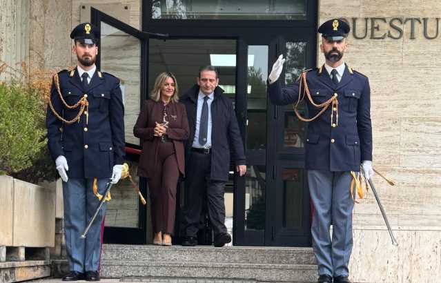 Saluto Sig Prefetto Il prefetto Castaldo incontra il questore per il saluto di commiato: da gennaio sarà trasferito