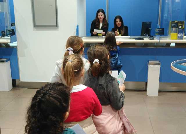 Un Momento Della Visita Dei Piccoli Alunni Nellufficio Postale Di Via Biasi A Cagliari 3 Cagliari, le letterine dei bambini dell’Istituto “via Castiglione