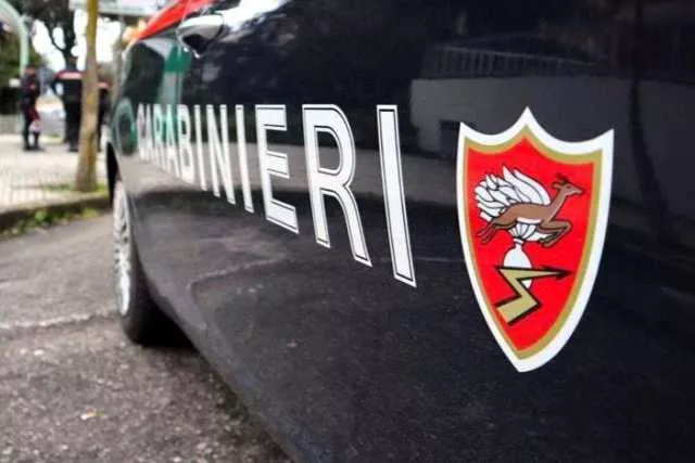 Birori, maltratta la madre e tenta di aggredire i soccorritori: arrestato