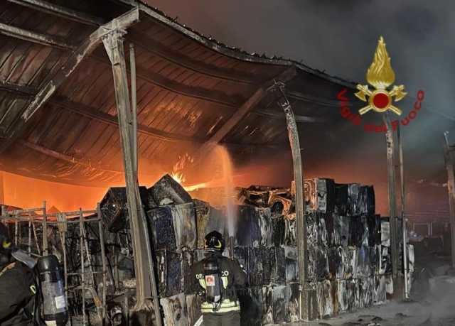 Auto, batterie ed elettrodomestici bruciati: spaventoso incendio a Macchiareddu