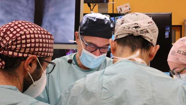 Direttore Aou Chirurgia Generale Il chirurgo Calò dell'Aou di Cagliari esegue due delicati interventi in diretta mondiale