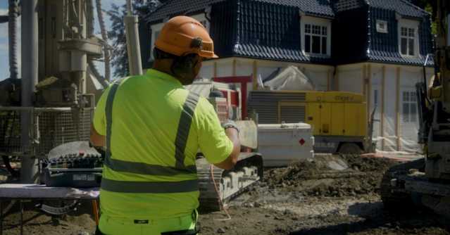 Travolto da una massa di terra, muore un operaio: la tragedia sul lavoro nel Padovano 