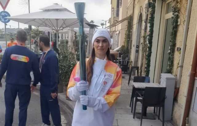 Melissa Satta Fiamma Olimpica La fiamma olimpica in Sardegna: anche Melissa Satta tra i tedofori (Video)