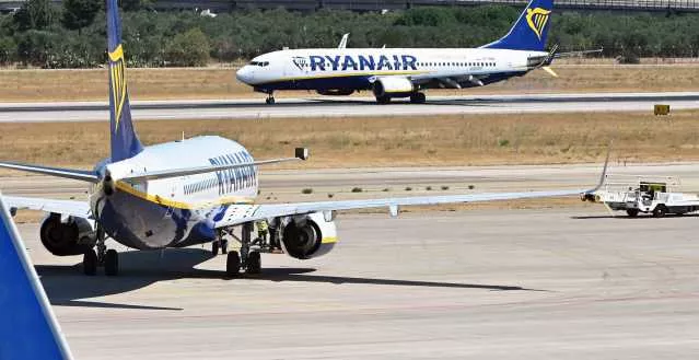 Ryanair Aerei In Pista
