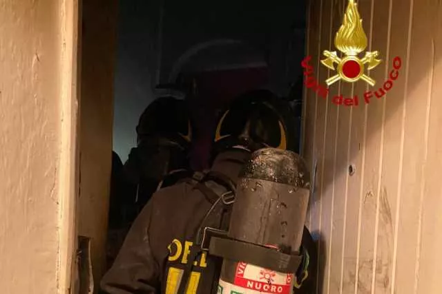 Dramma a Nuoro, è morto l'uomo rimasto ustionato nell'incendio della sua casa