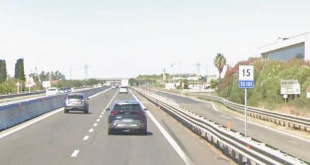 Auto in fiamme tra Sestu e San Sperate sulla 131: traffico deviato