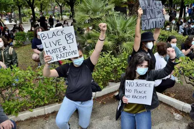 Ancora tensioni a Minneapolis: agente federale spara e ferisce un venezuelano